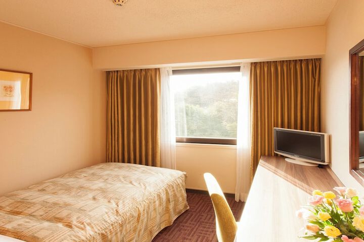 Room 6 of 30
