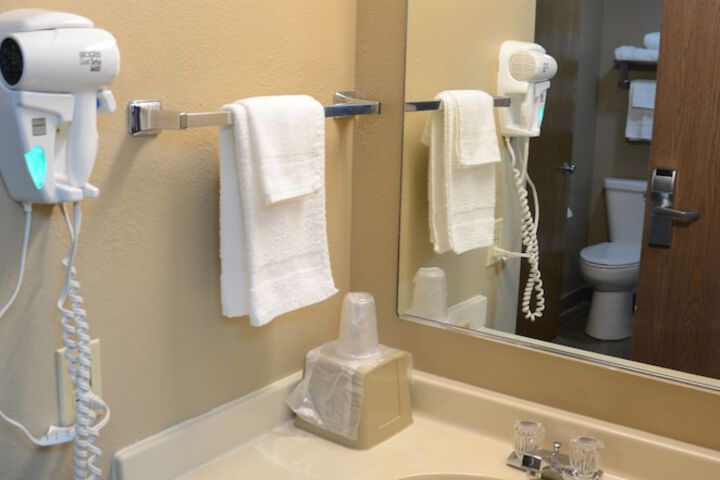 1 Queen Bed Mobility Accessible (11 of 11)