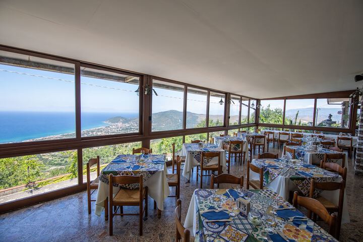 Dining 64 of 101