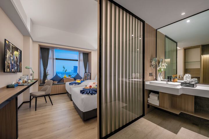 Room 6 of 31