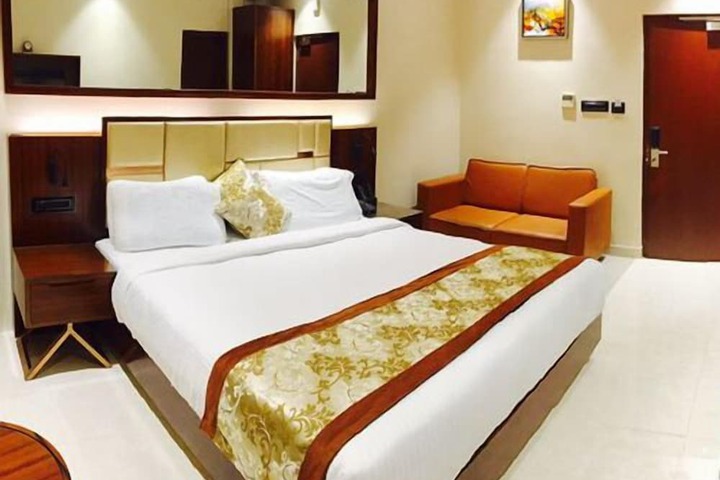Room 5 of 38