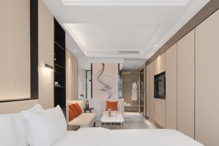 Room 17 of 34