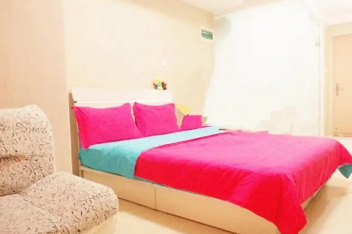 Room 2 of 6