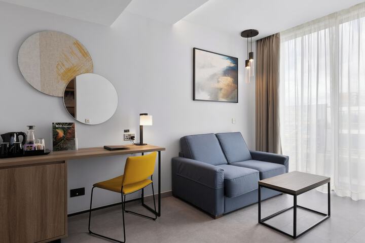 Room 26 of 106