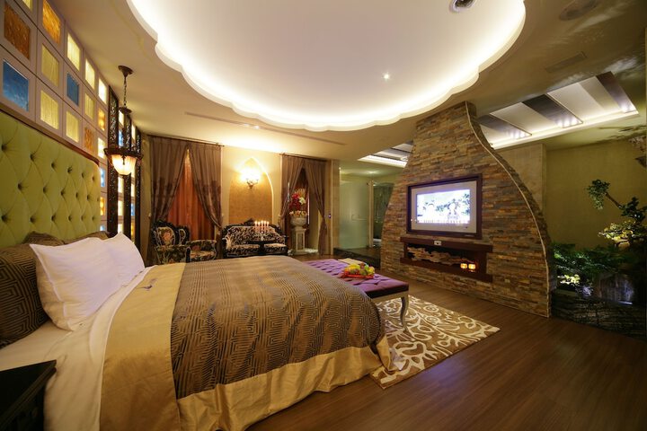 Room 27 of 65