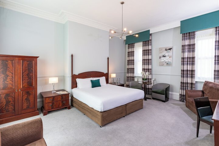 Room 4 of 38