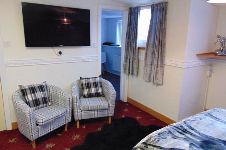Room 4 of 28