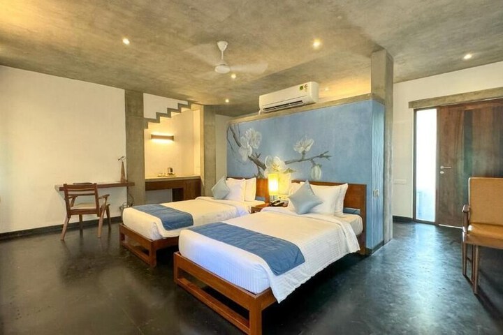 Room 11 of 30