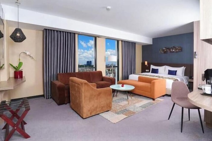 Room 10 of 36