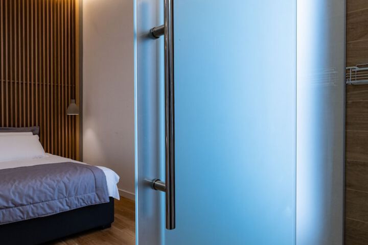 Room 28 of 76