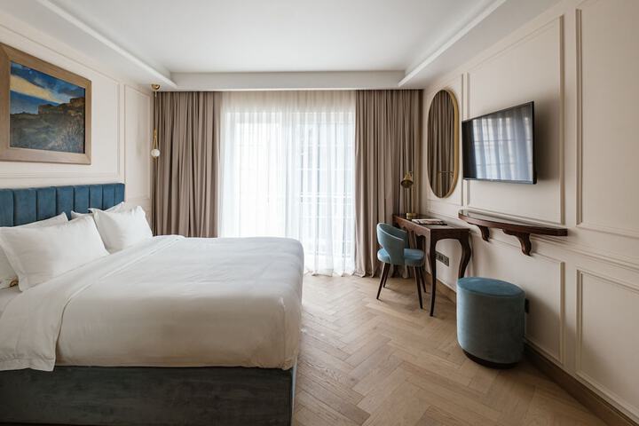 Room 4 of 48