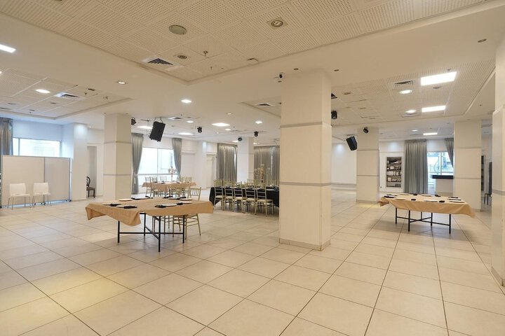 Ballroom/Hall 92 of 123
