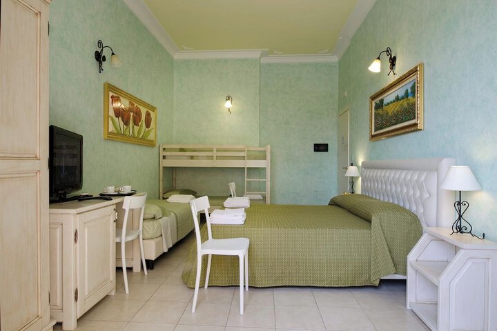 Room 6 of 44