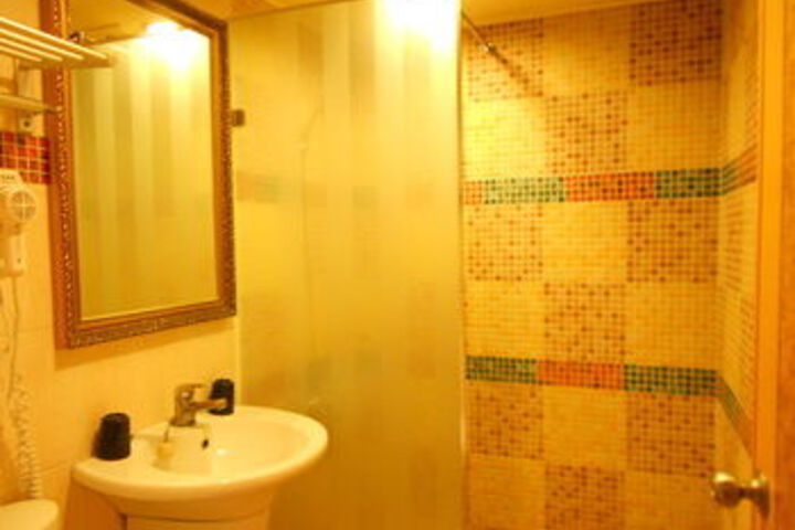 Room 9 of 47