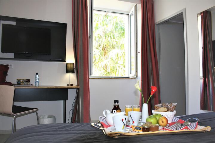 Room 3 of 48