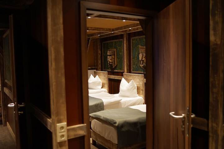 Room 41 of 84