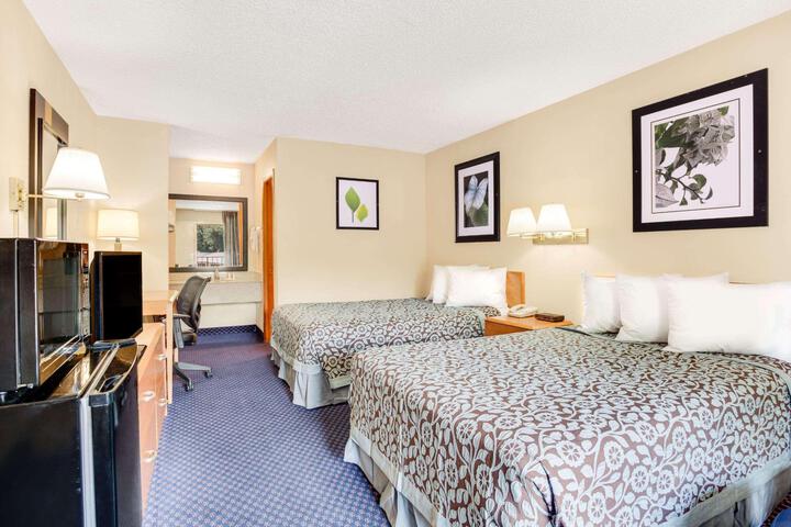 2 Double Beds (1 of 4)