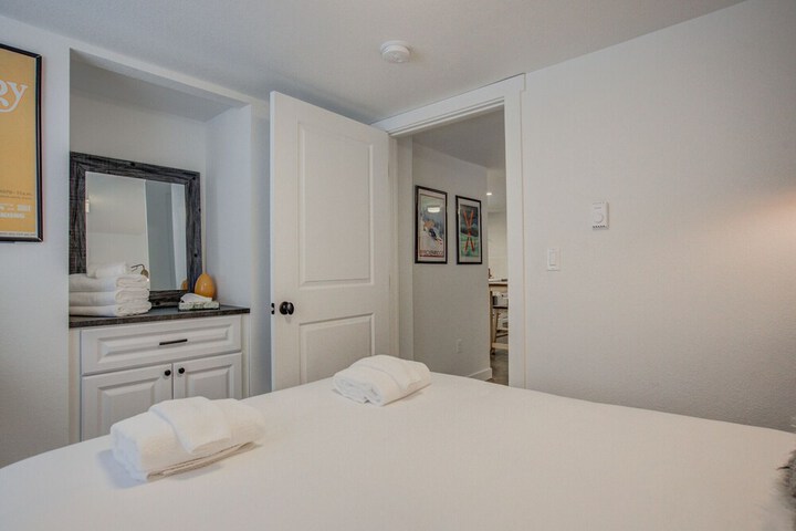 Room 4 of 30