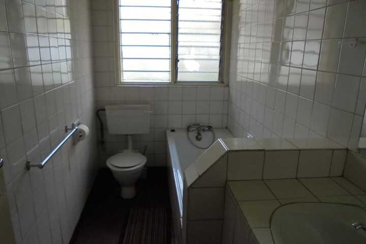 Room 5 of 16
