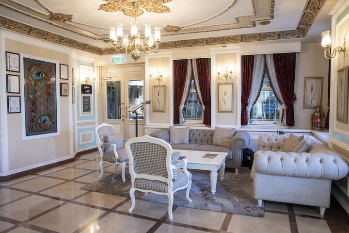 Entrance & Lobby