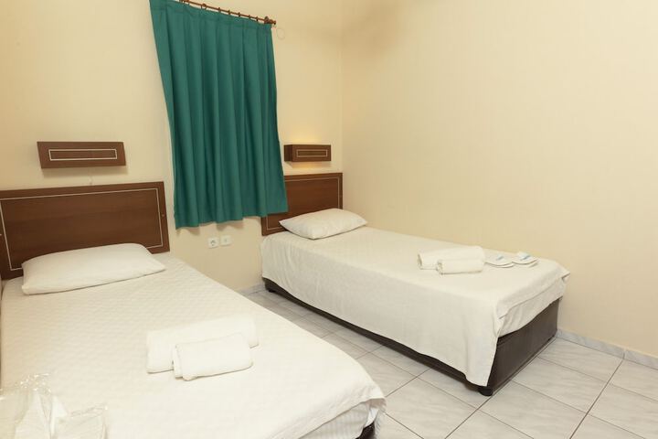 Room 3 of 62