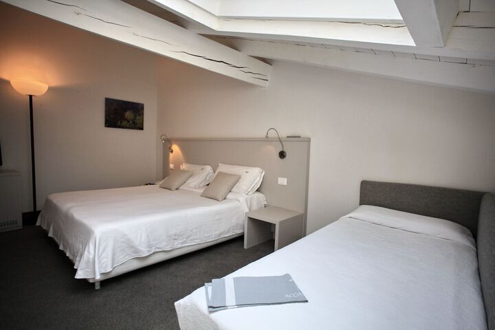 Room 9 of 39