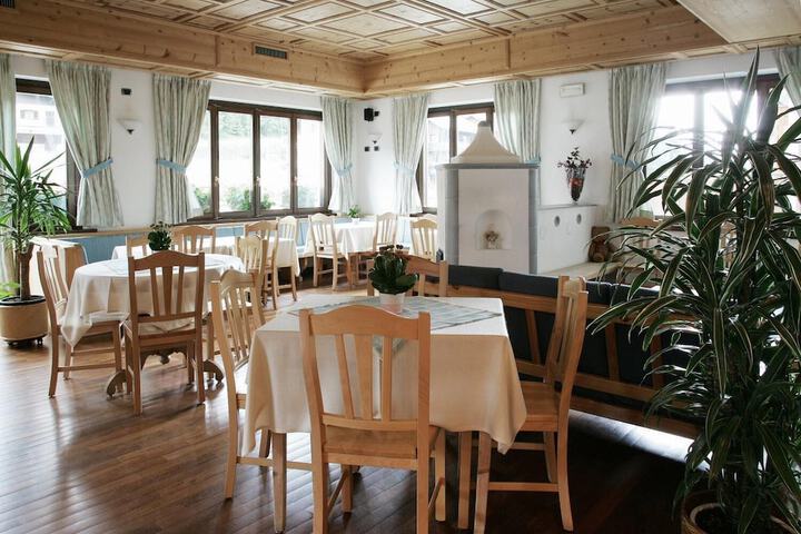 Dining 46 of 60