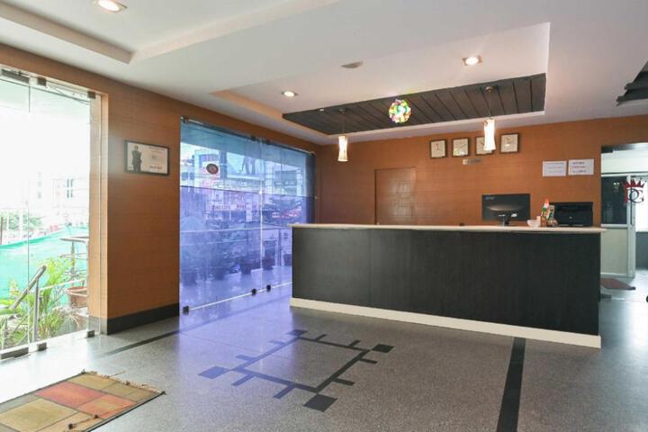 Capital O 36115 Hotel Royal Palm