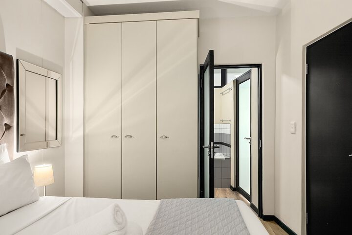Room 49 of 215