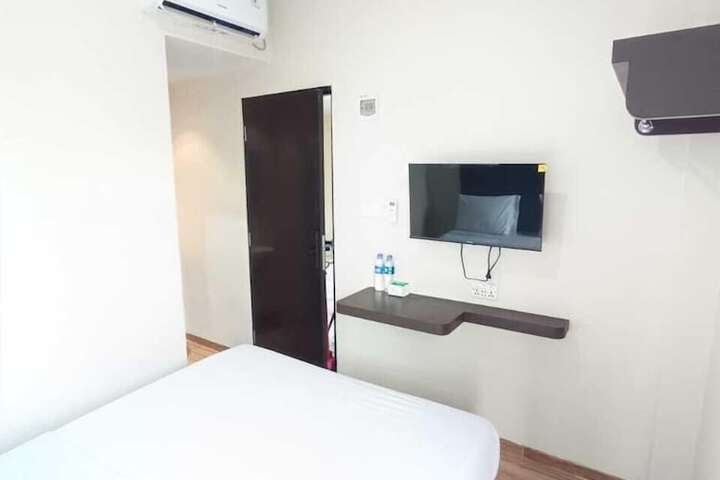 Room 3 of 6