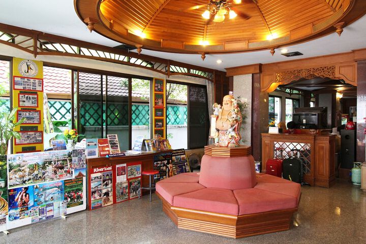 Entrance & Lobby