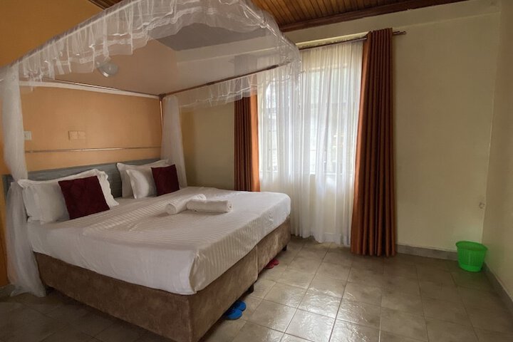 Room 11 of 29