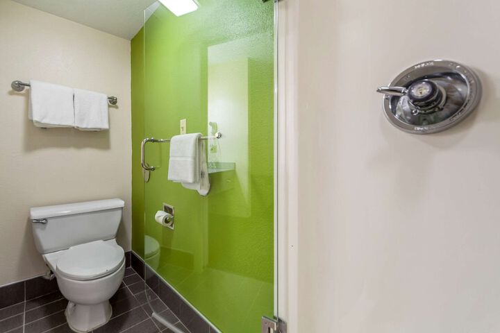 Room 26 of 37