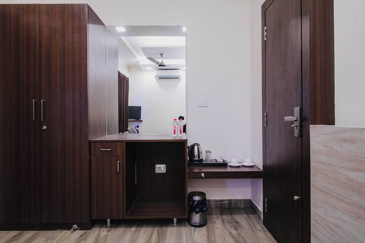 Room 12 of 37