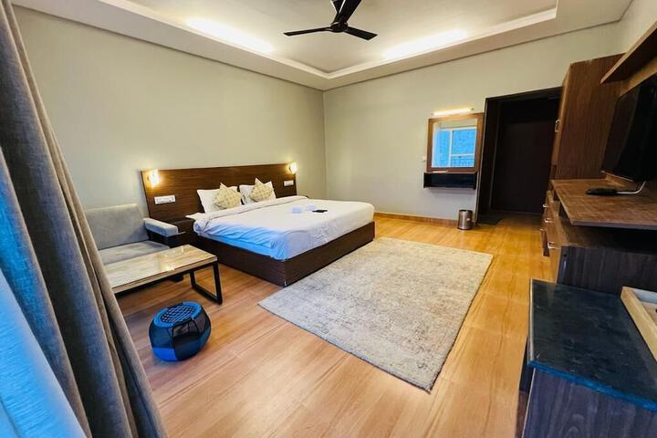 Room 4 of 17