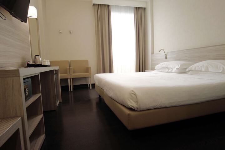 Room 7 of 73