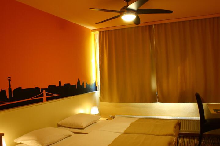 Room 6 of 6