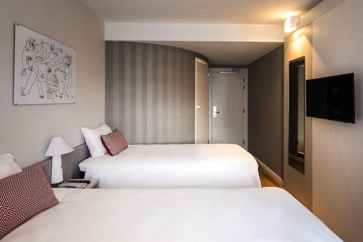 Room 8 of 54