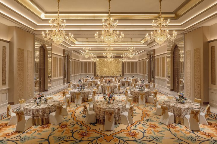 Ballroom/Hall 63 of 84