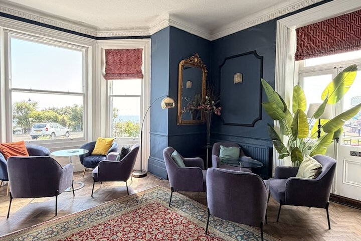 Lounge 56 of 65