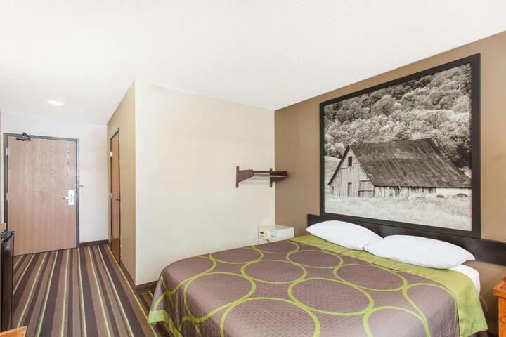 1 Queen Bed Mobility Accessible (4 of 10)