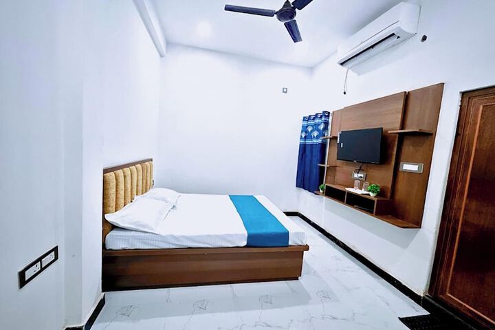 Room 8 of 17