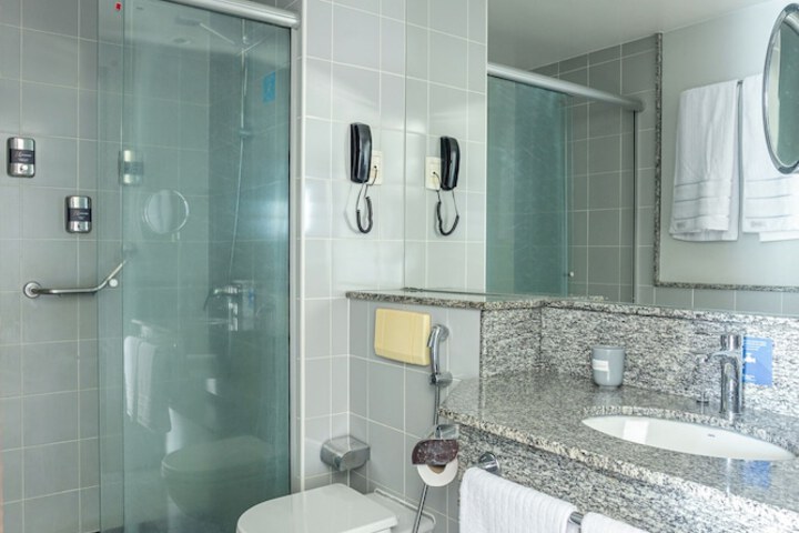 Room 9 of 24