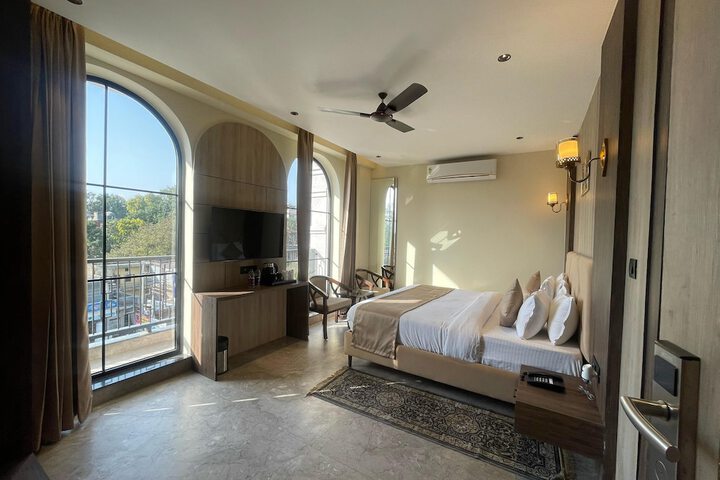 Room 5 of 34
