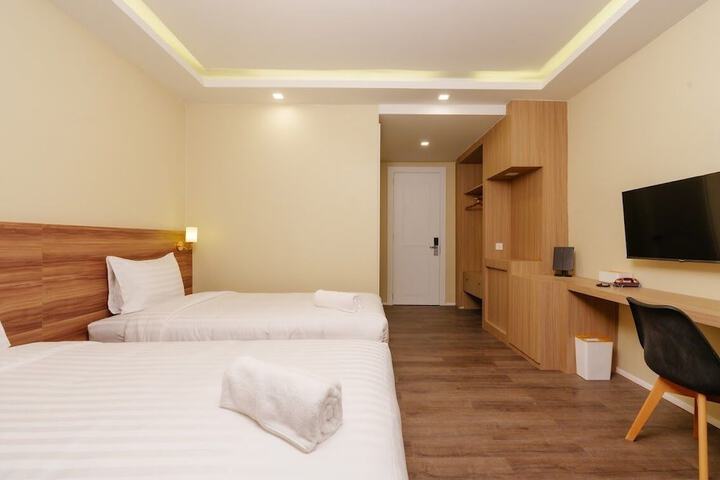 Room 3 of 9