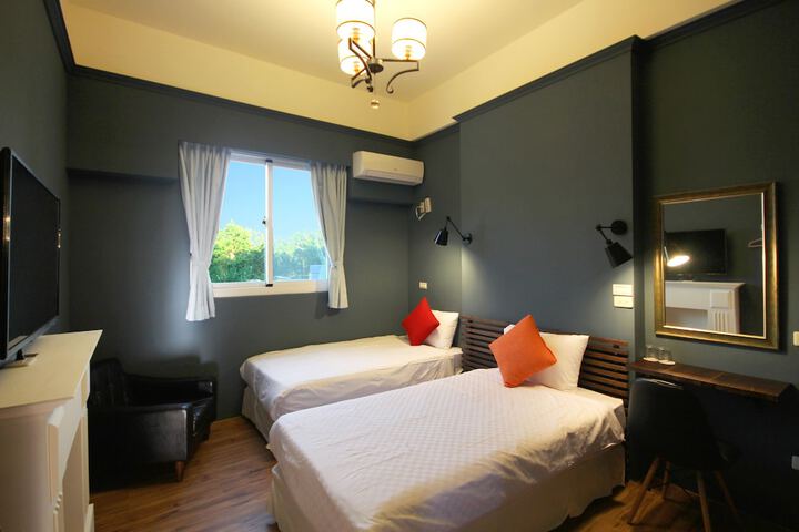 Room 15 of 53