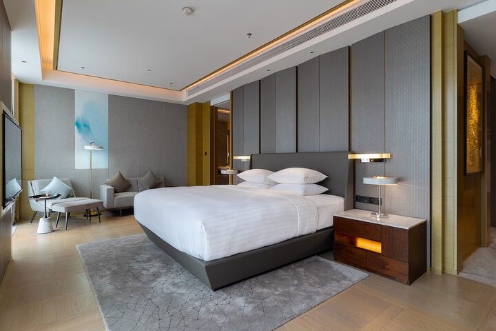 Room 17 of 90