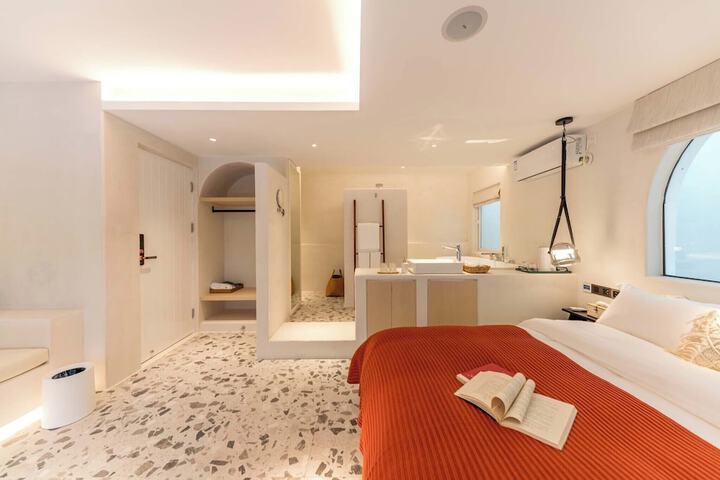 Room 14 of 190