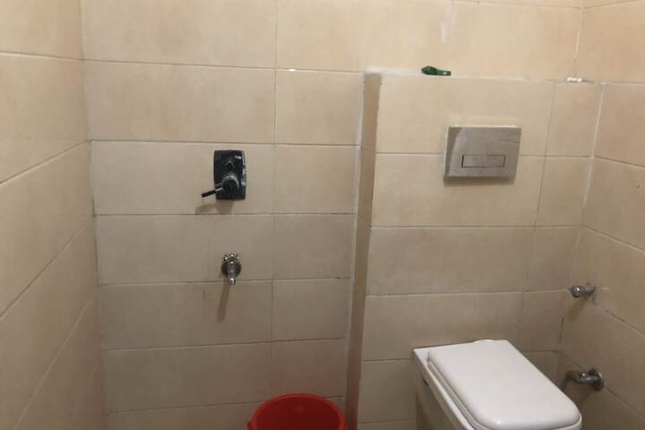 Room 10 of 16