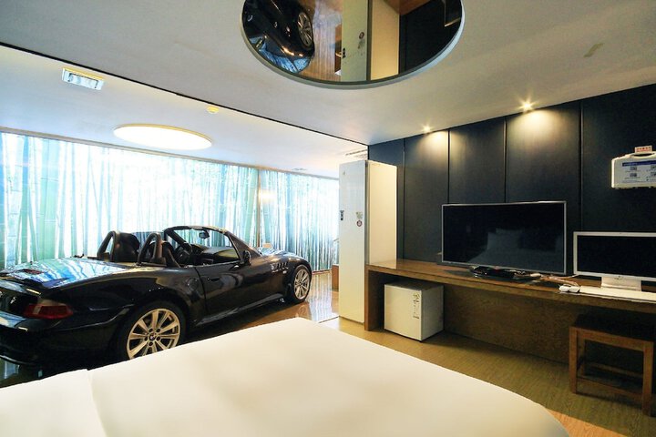 Room 21 of 47